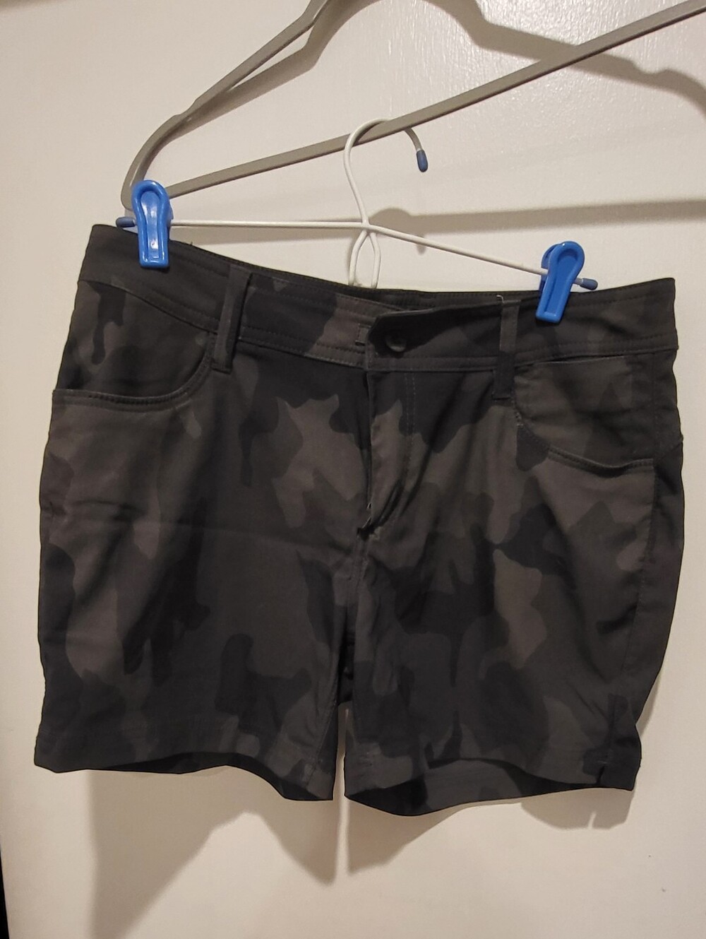 Women's Prana Black Camo Shorts - Casual Stretch